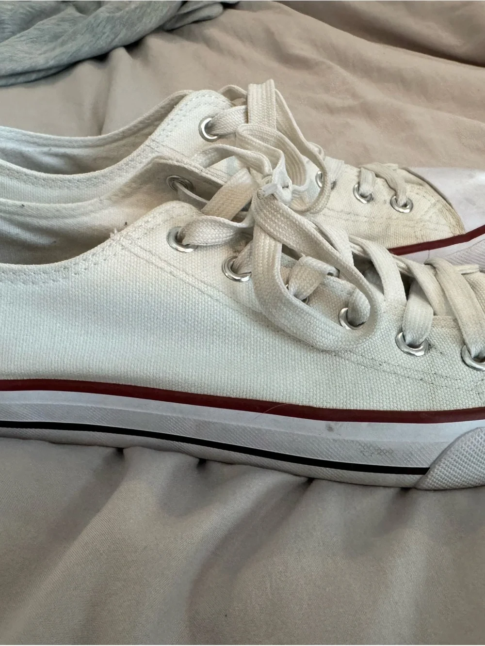 Amazon White Canvas Low-Top Sneakers with Red Trim